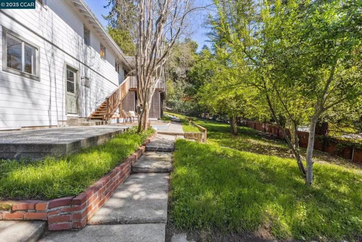 34 Las Palomas, Orinda, California 94563