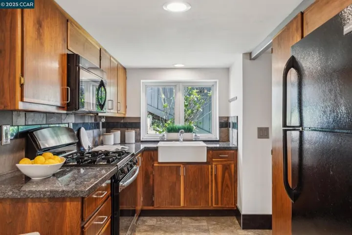 34 Las Palomas, Orinda, California 94563
