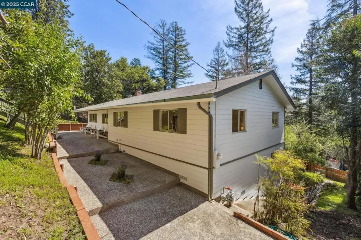 34 Las Palomas, Orinda, California 94563