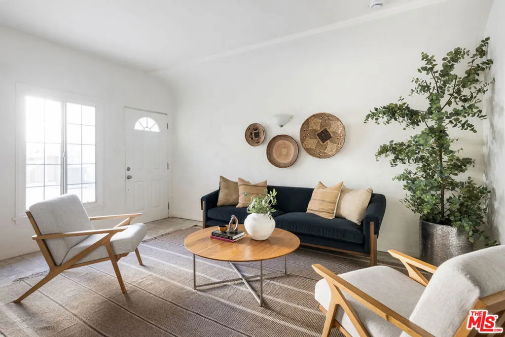 3538 London Street, Los Angeles, California 90026 home-pic-16