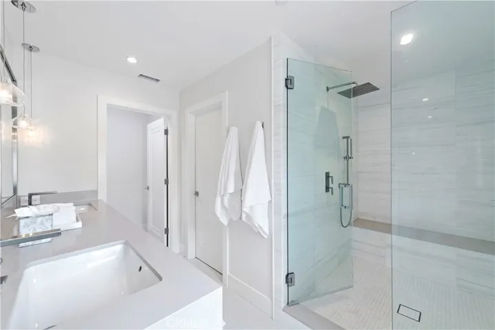 450 Cliff Drive, Laguna Beach, California 92651