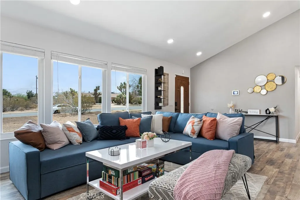 7090 Emerson Avenue, Yucca Valley, California 92284 home-pic-8