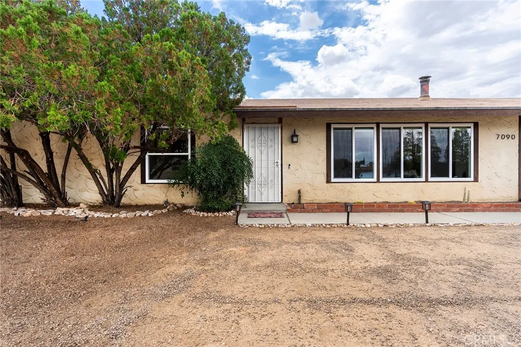 7090 Emerson Avenue, Yucca Valley, California 92284 home-pic-56