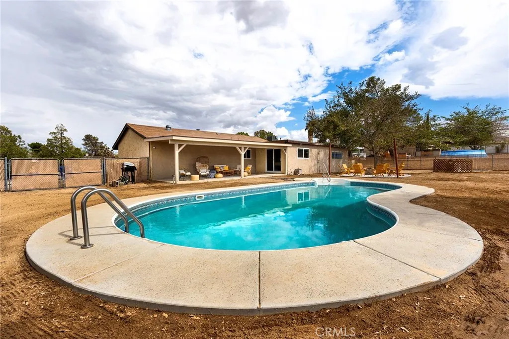 7090 Emerson Avenue, Yucca Valley, California 92284 home-pic-45