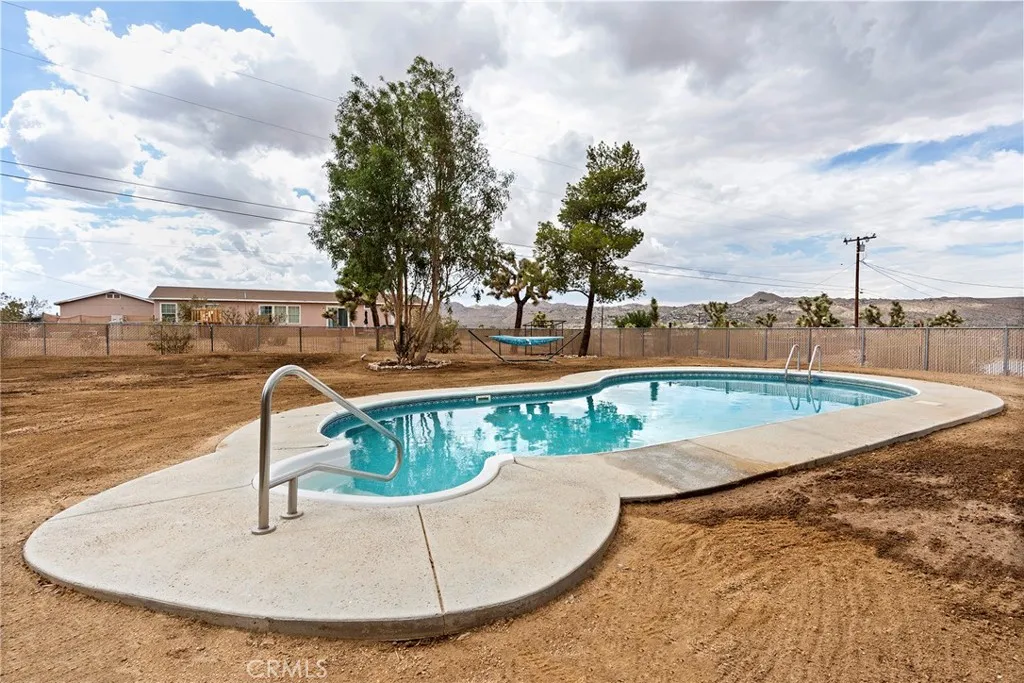 7090 Emerson Avenue, Yucca Valley, California 92284 home-pic-44