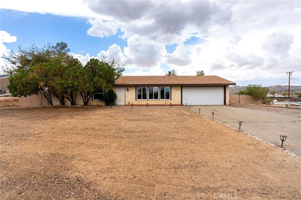 7090 Emerson Avenue, Yucca Valley, California 92284 home-pic-5