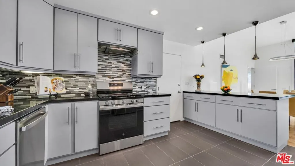 2461 Crest View Drive, Los Angeles, California 90046 home-pic-14