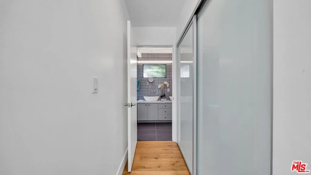 2461 Crest View Drive, Los Angeles, California 90046 home-pic-21