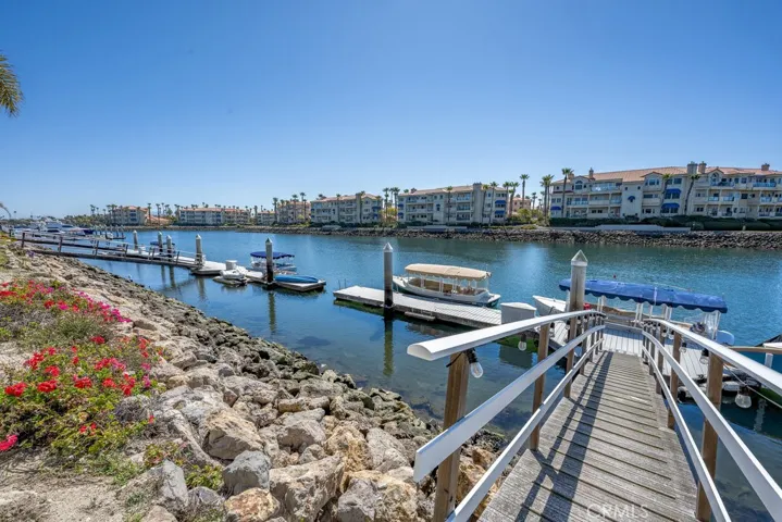 1566 Twin Tides Place, Oxnard, California 93035