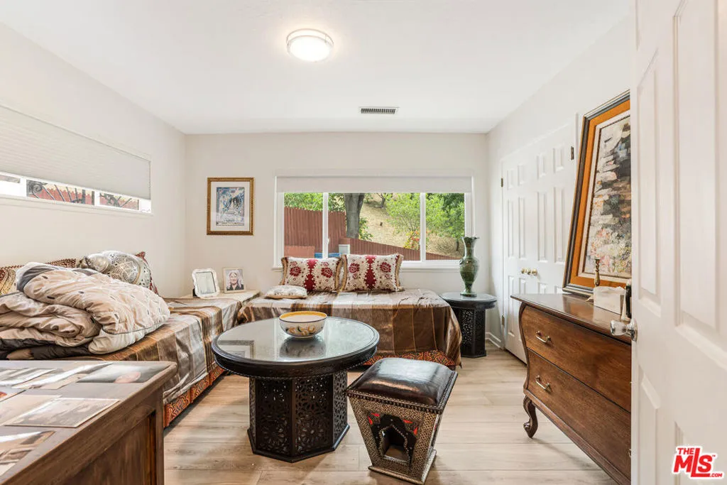 4904 Matula Drive, Tarzana, California 91356 home-pic-21