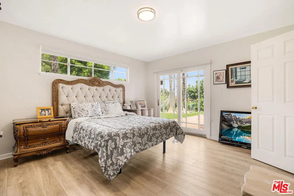 4904 Matula Drive, Tarzana, California 91356 home-pic-24