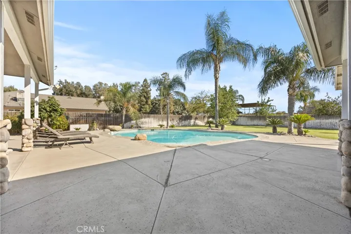 1523 Kuhio Street, Bakersfield, California 93313