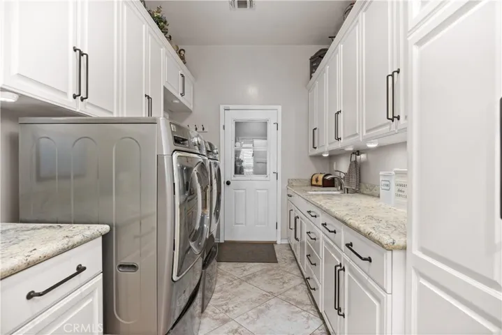 1523 Kuhio Street, Bakersfield, California 93313