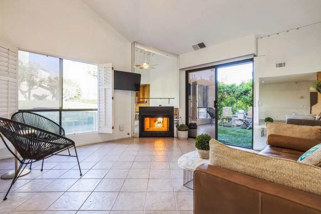 2950 E Escoba Drive I, Palm Springs, California 92264 home-pic-0