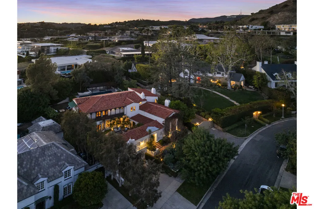 2417 Nottingham Avenue, Los Angeles, California 90027 home-pic-57