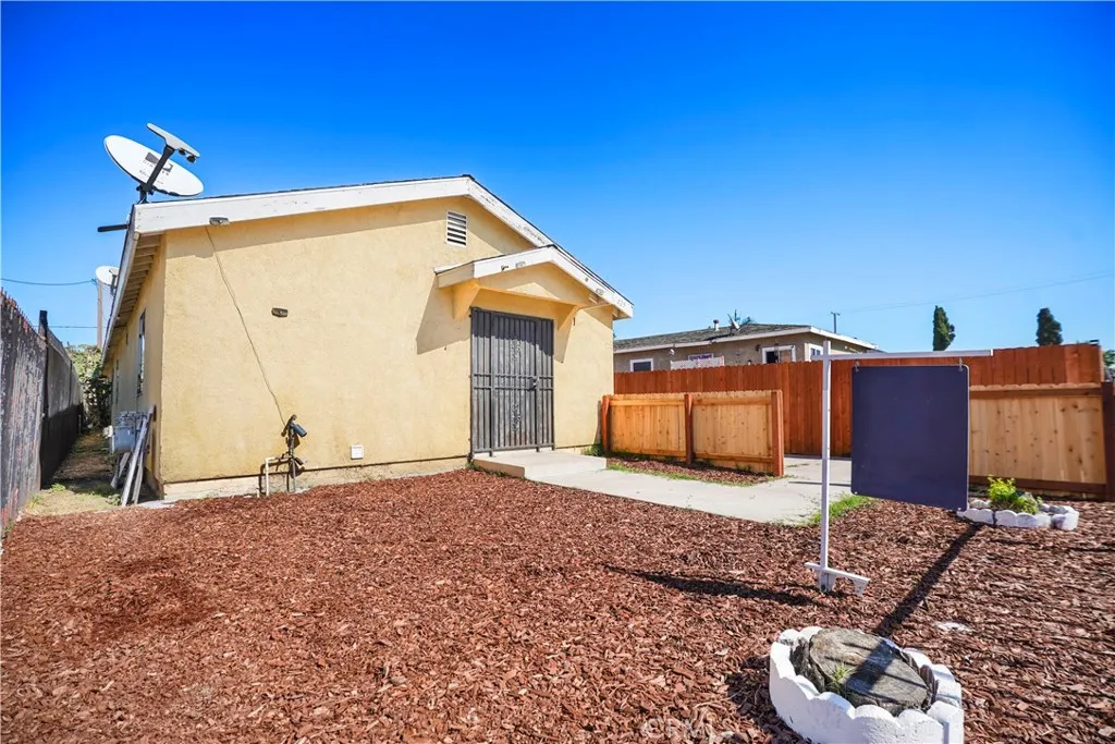 125 W Tichenor Street, Compton, California 90220 home-pic-20