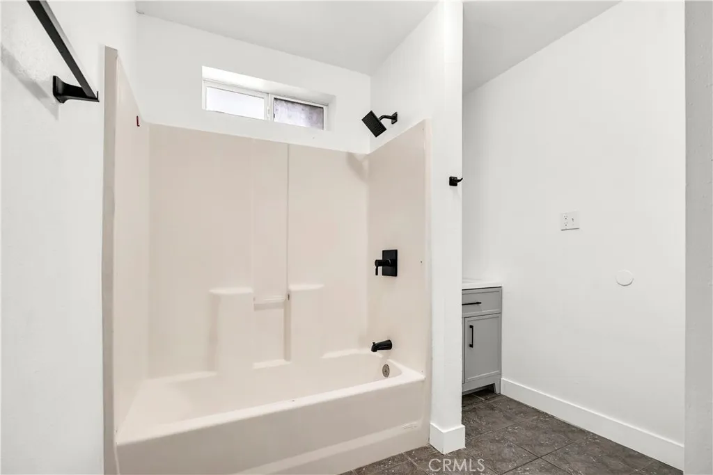 125 W Tichenor Street, Compton, California 90220 home-pic-13