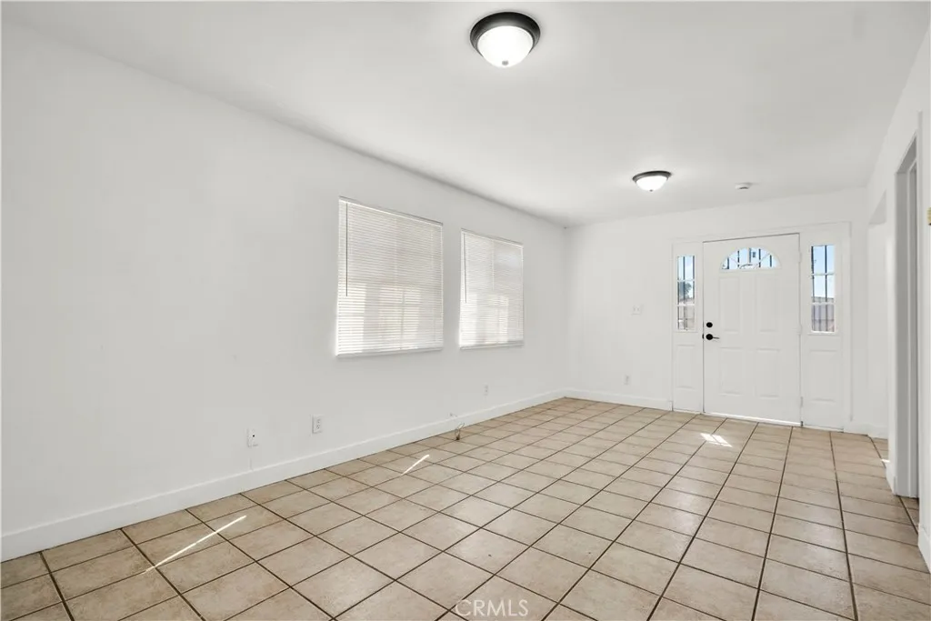 125 W Tichenor Street, Compton, California 90220 home-pic-3