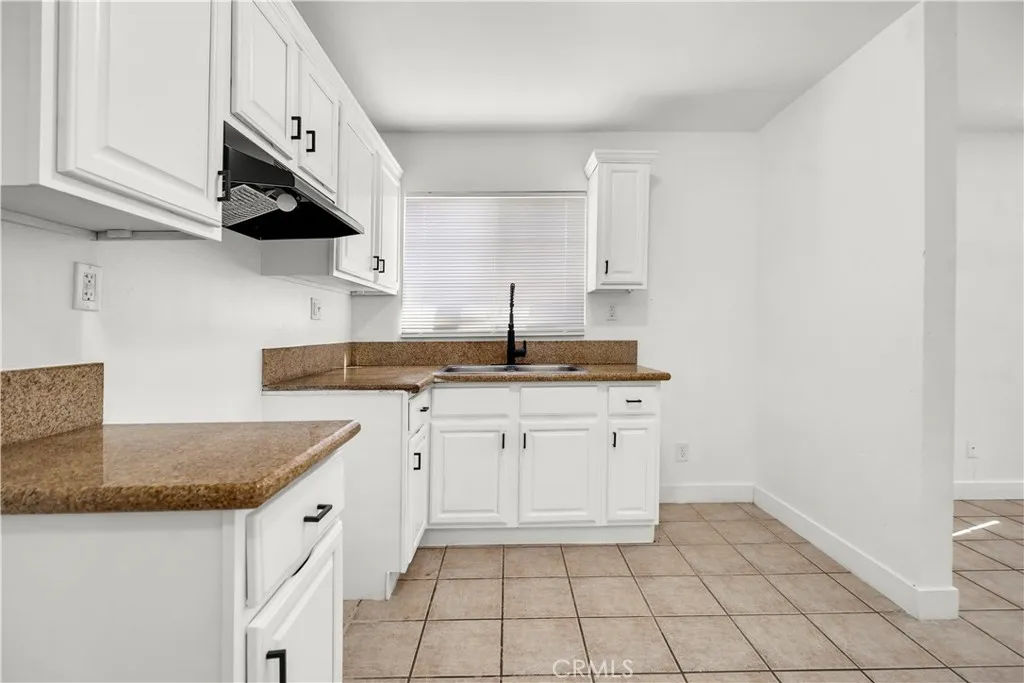 125 W Tichenor Street, Compton, California 90220 home-pic-8