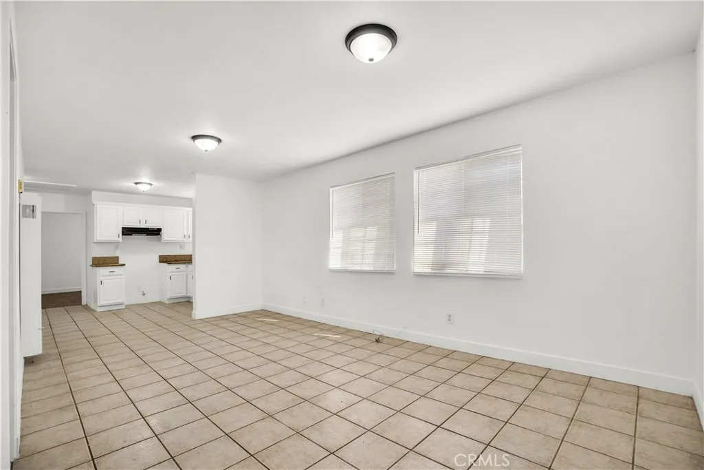 125 W Tichenor Street, Compton, California 90220 home-pic-2
