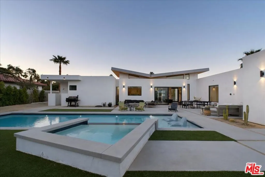 527 W Santa Catalina Road, Palm Springs, California 92262 home-pic-37