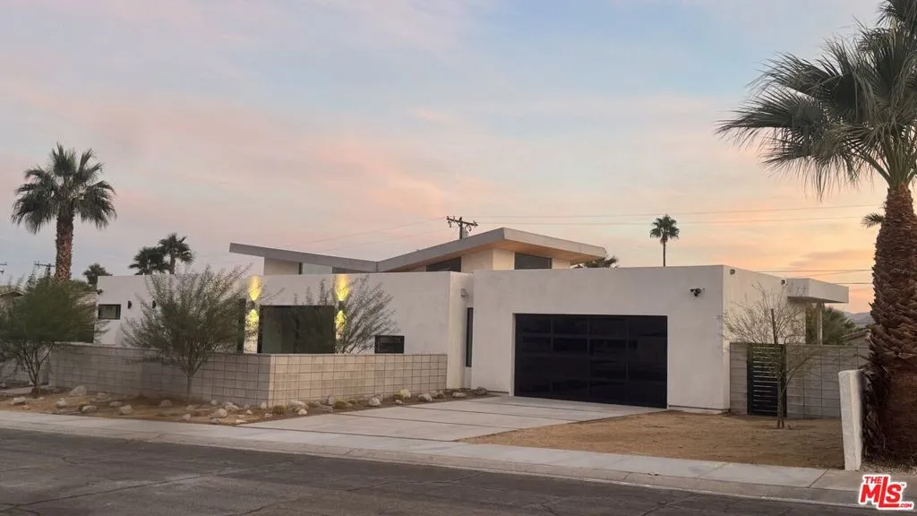 527 W Santa Catalina Road, Palm Springs, California 92262 home-pic-3