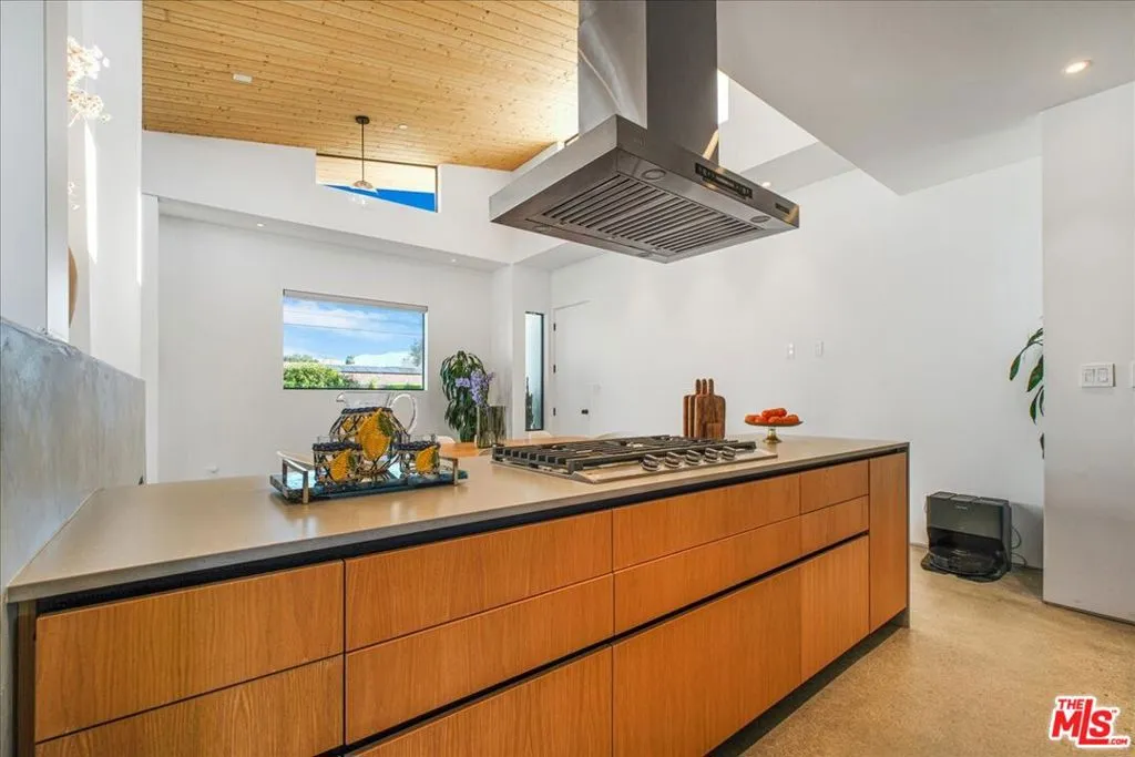 527 W Santa Catalina Road, Palm Springs, California 92262 home-pic-14