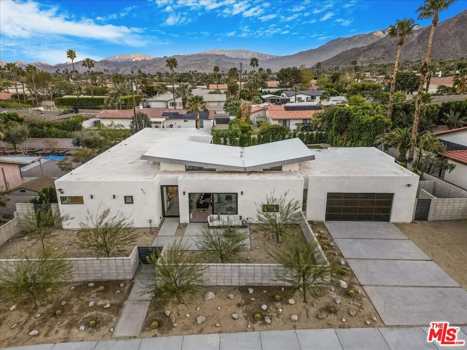 527 W Santa Catalina Road, Palm Springs, California 92262 home-pic-2