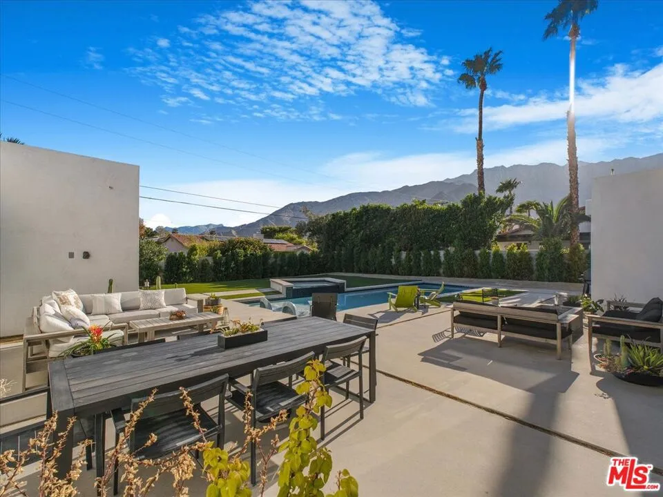 527 W Santa Catalina Road, Palm Springs, California 92262 home-pic-41