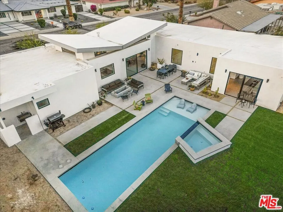 527 W Santa Catalina Road, Palm Springs, California 92262 home-pic-35