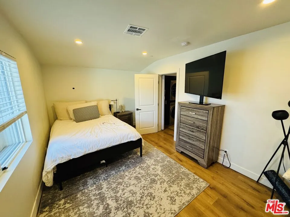 22656 Miranda Street, Woodland Hills, California 91367 home-pic-26