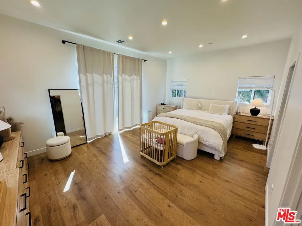 22656 Miranda Street, Woodland Hills, California 91367 home-pic-15