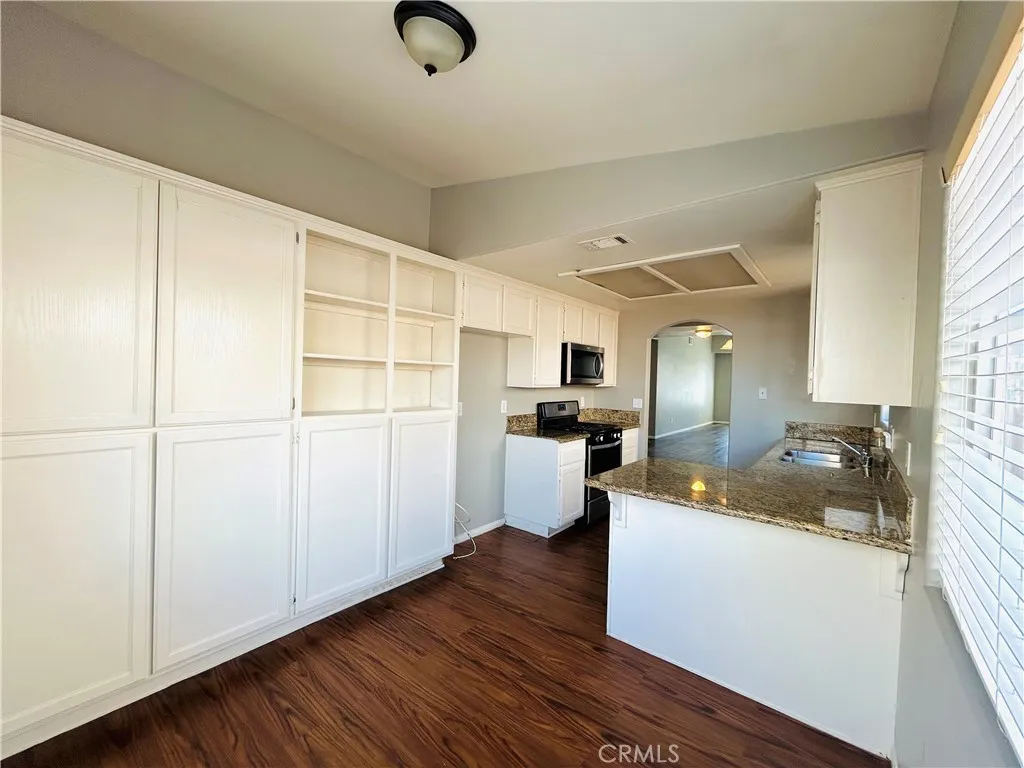 372 Via Capri, Hemet, California 92545 home-pic-9