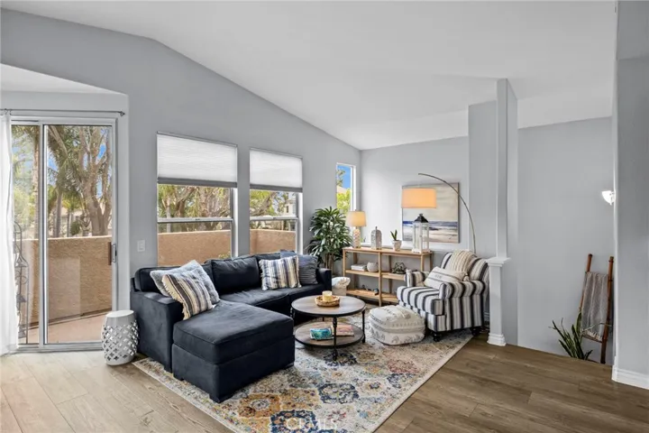 Light and bright Living room with loads of windows