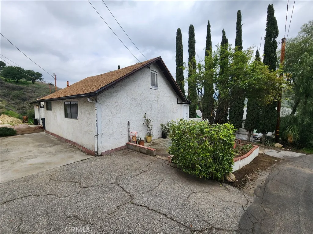 11860 West Trail, Sylmar, California 91342 home-pic-40