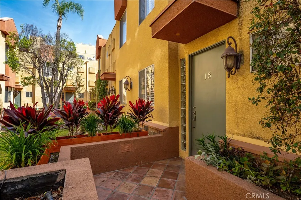 5350 Sepulveda Boulevard 15, Sherman Oaks, California 91411 home-pic-0