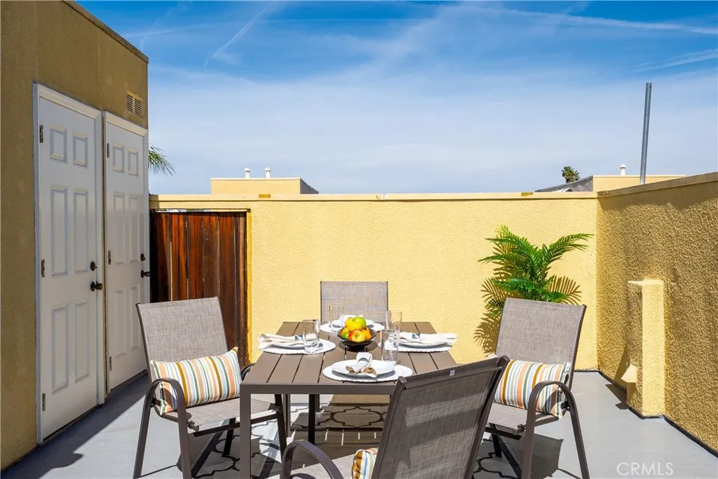 5350 Sepulveda Boulevard 15, Sherman Oaks, California 91411 home-pic-2