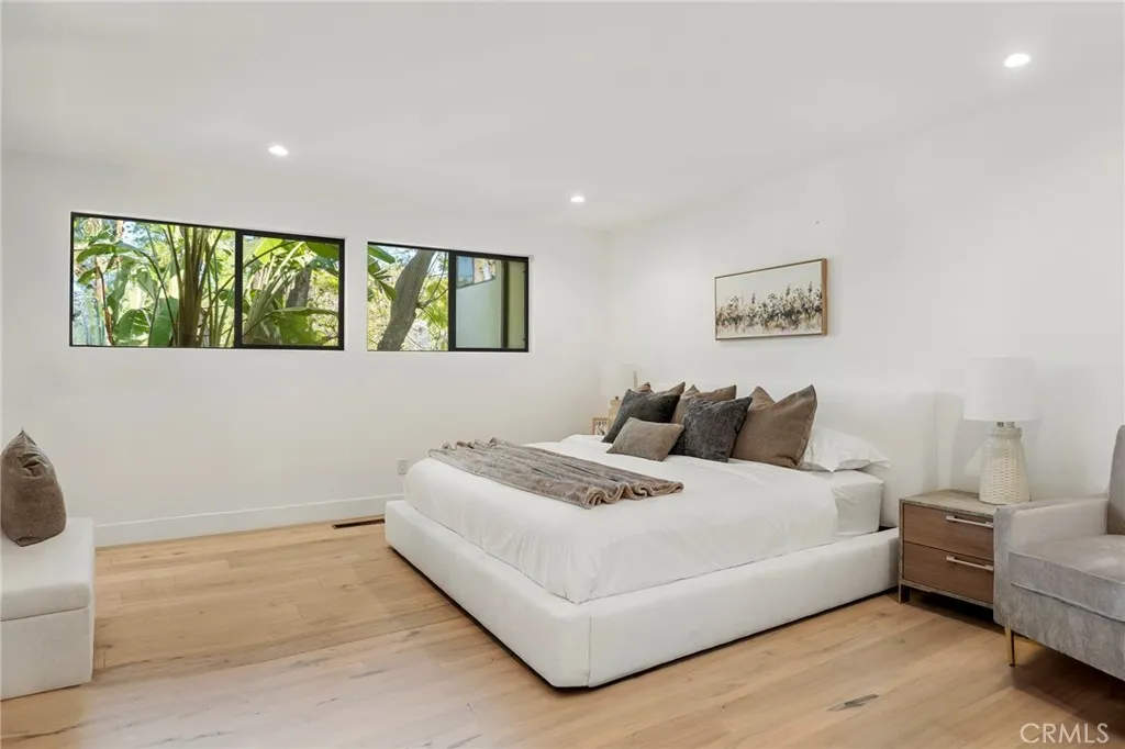 5265 Del Moreno Drive, Woodland Hills, California 91364 home-pic-21