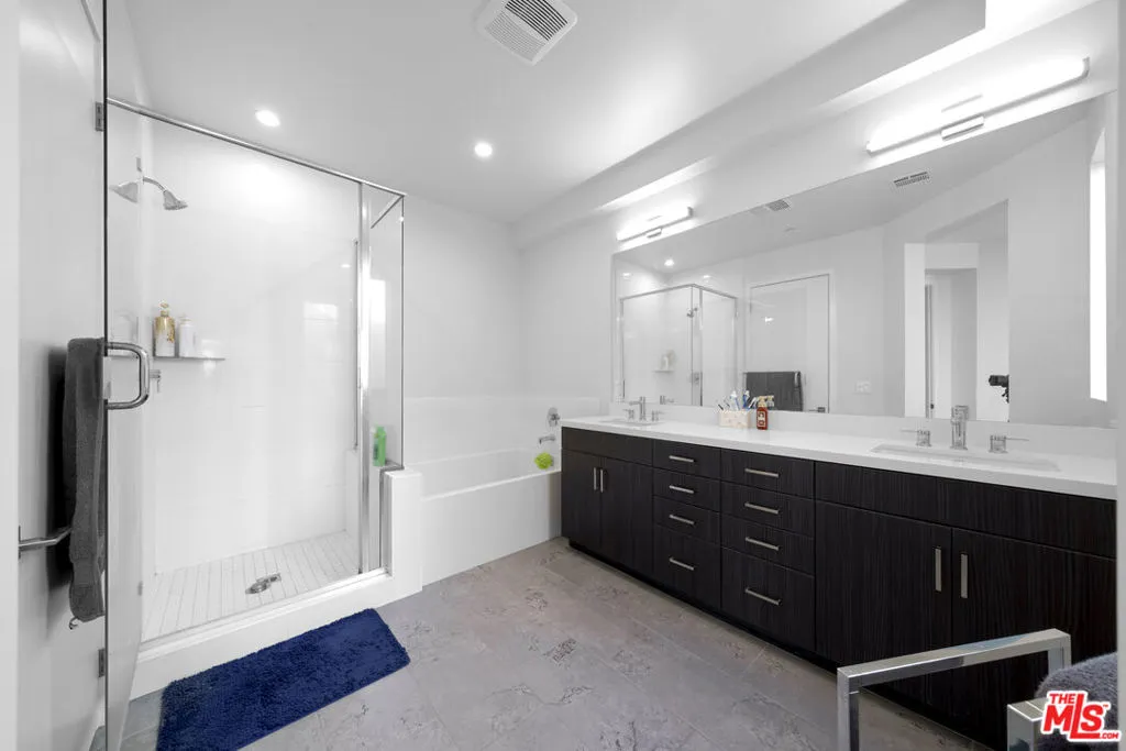 14111 W Monroe Place, Van Nuys, California 91405 home-pic-10