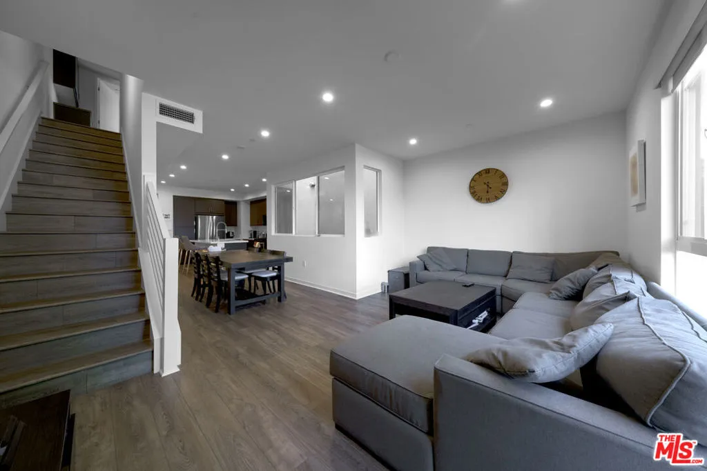 14111 W Monroe Place, Van Nuys, California 91405 home-pic-5