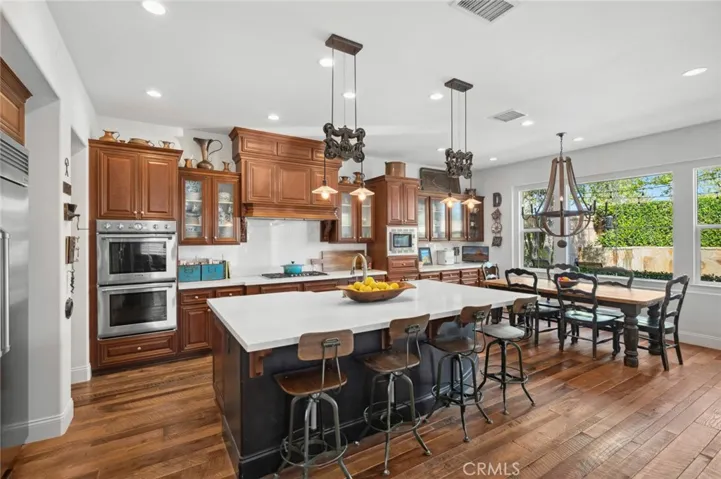Such a warm and inviting space to prepare meals for loved ones