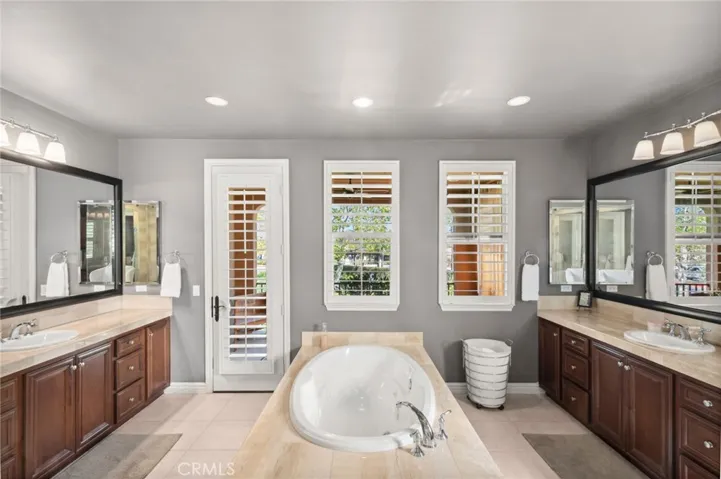 Note the separate dual vanities