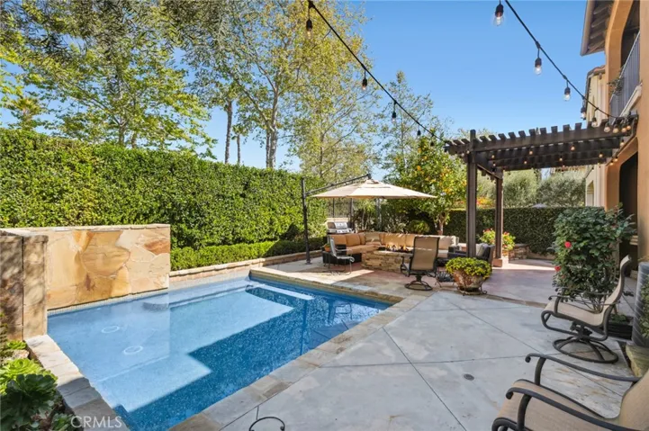 Fabulous jetted "Spool", larger than a spa, smaller than a pool!
