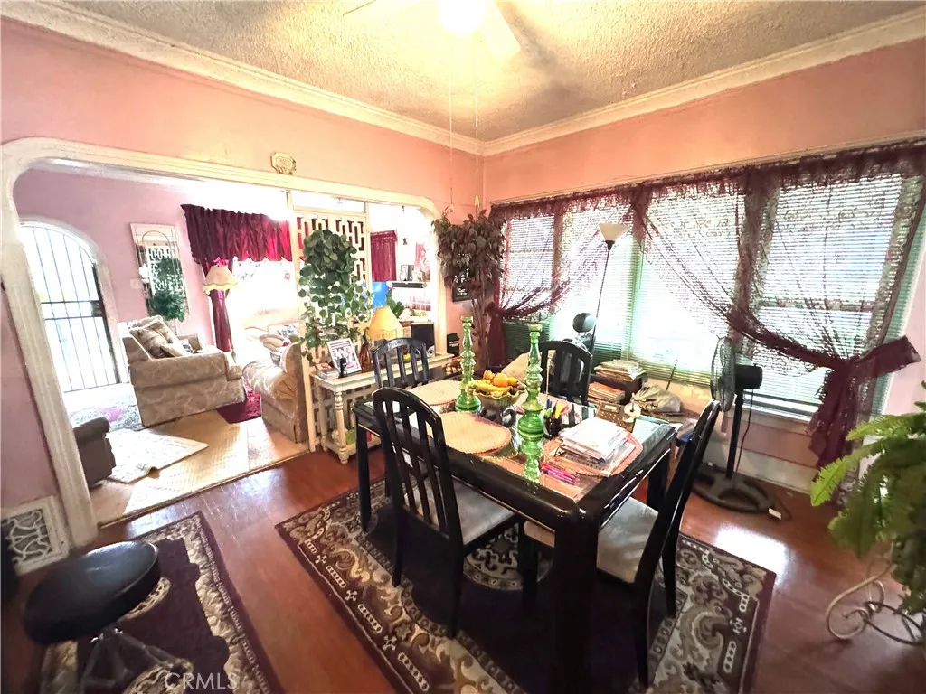 3940 S Wilton Place, Los Angeles, California 90062 home-pic-4