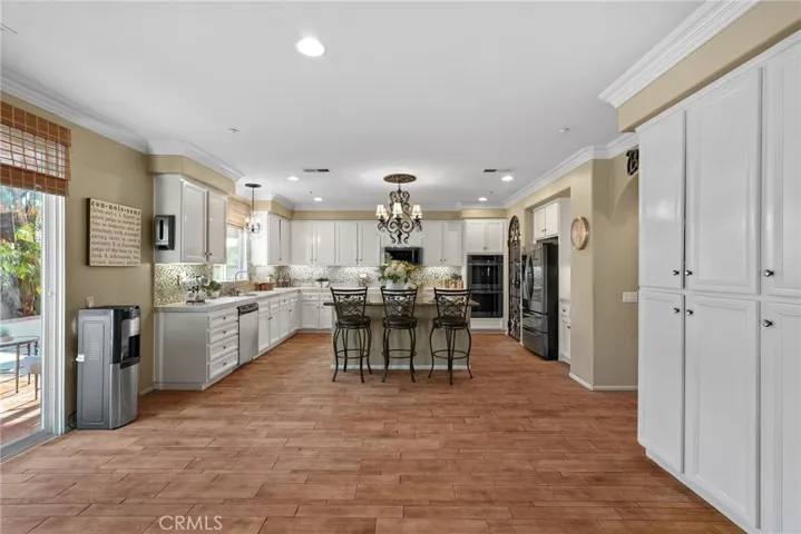 full view of kitchen between near familyroom