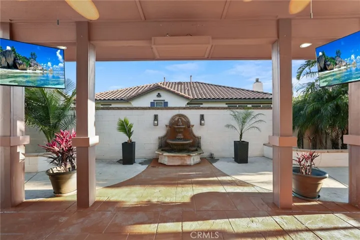 Covered patio and fountain