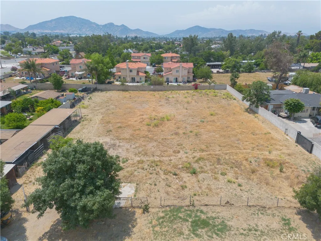 9408 Poplar Avenue, Fontana, California 92335 home-pic-12