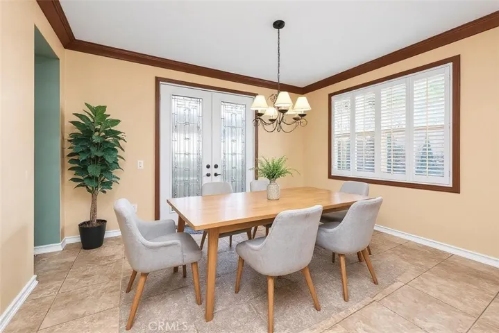 VIRTUALLY STAGED FORMAL DINING