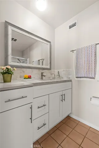 6279 Lincoln Avenue, Buena Park, California 90620