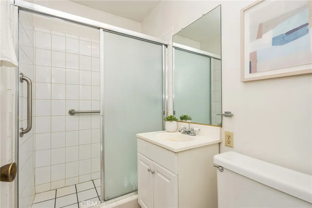 3803 Monteith Drive, Los Angeles, California 90043 home-pic-21